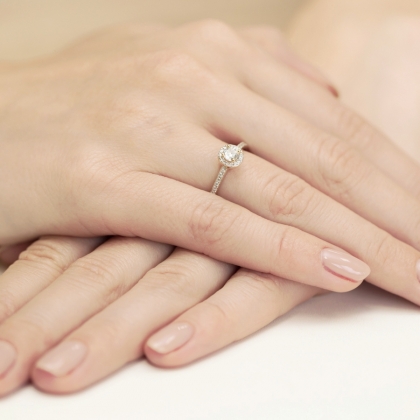 Wielokamieniowy pierścionek z Brylantami 0,28ct ze złota próby 585. W-0406